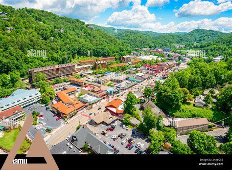 helicopter-tour-gatlinburg-tn,Experience the Beauty of Gatlinburg from Above,thqExperiencetheBeautyofGatlinburgfromAbove