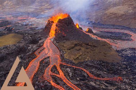 helicopter-ride-iceland-volcano,Iceland Volcanoes,thqIcelandVolcanoes