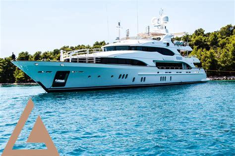 yachts-with-helicopters,Pros and Cons of Investing in a Yacht with a Helicopter,thqPros-and-Cons-of-Investing-in-a-Yacht-with-a-Helicopter